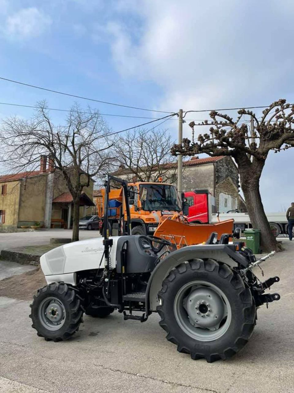 Vinogradarsko - voćarski traktor Lamborghini