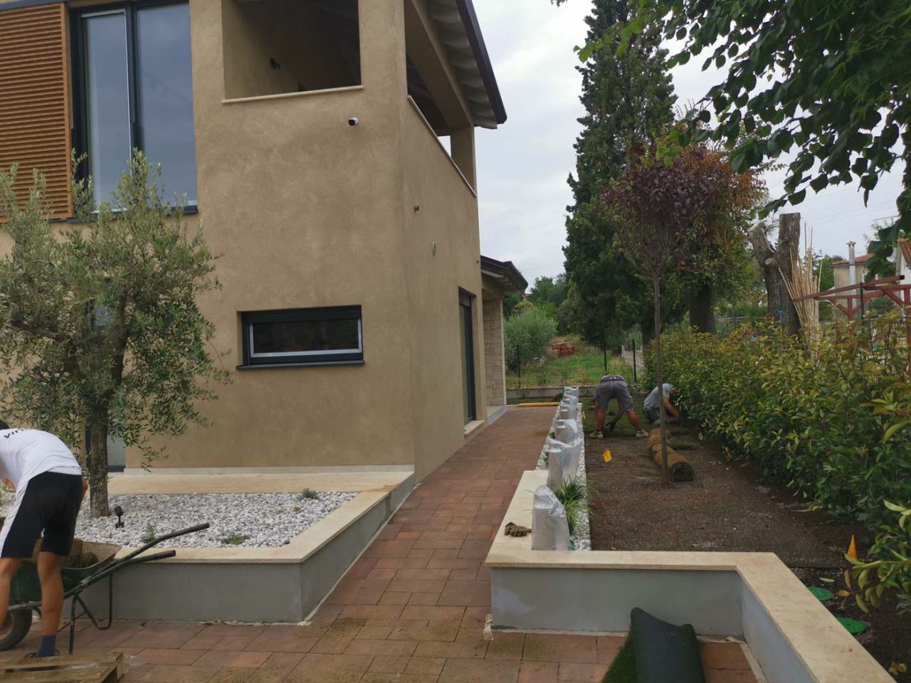 UREĐENJE OKUĆNICA | POSTAVLJANJE TLAKOVACA