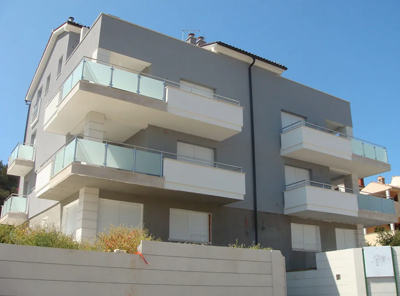 GLASS RAILINGS, CANOPIES AND PARTITIONS