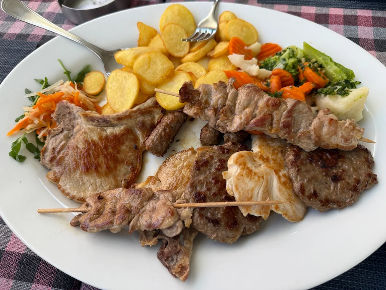 MESNI SPECIJALITETI S ROŠTILJA