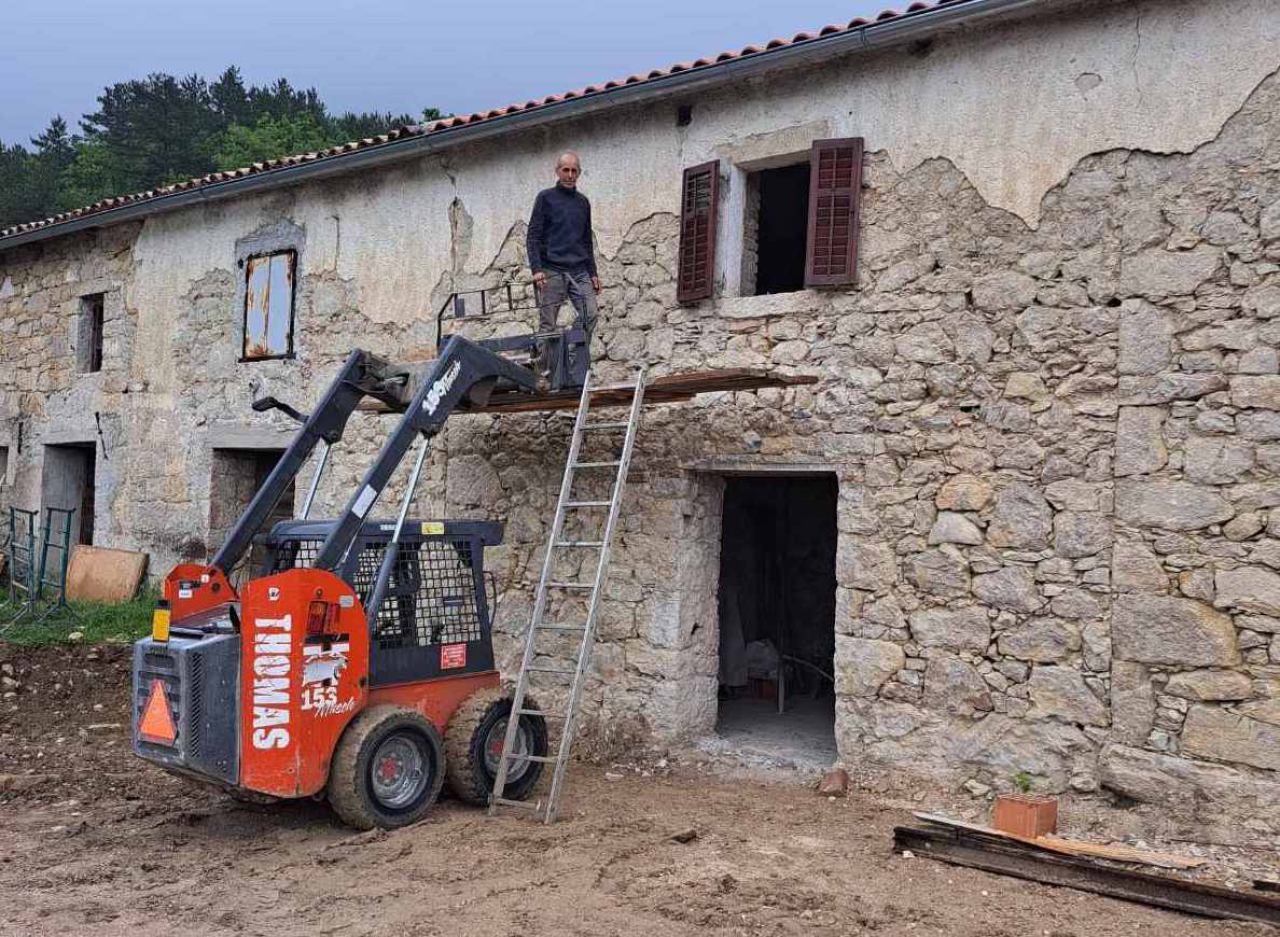 ADAPTACIJA KAMENIH KUĆA