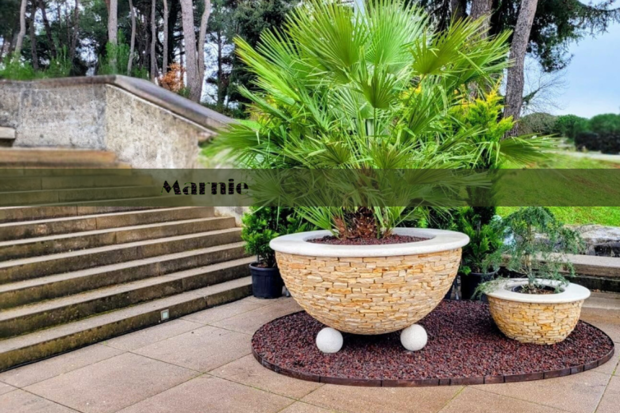 UNIKATNE KAMENE ŽARDINJERE VELIKIH DIMENZIJA 