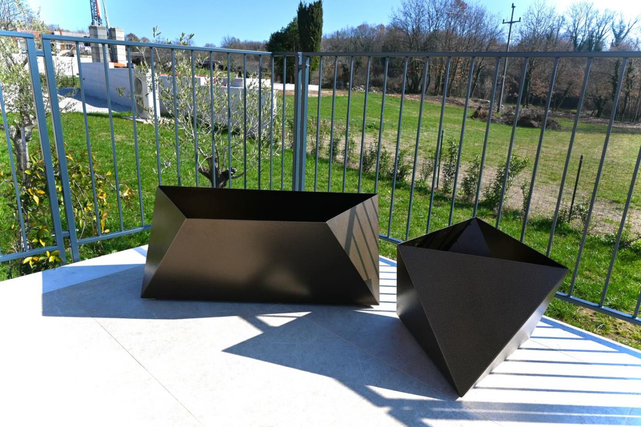 MODERNE METALNE ŽARDINJERE