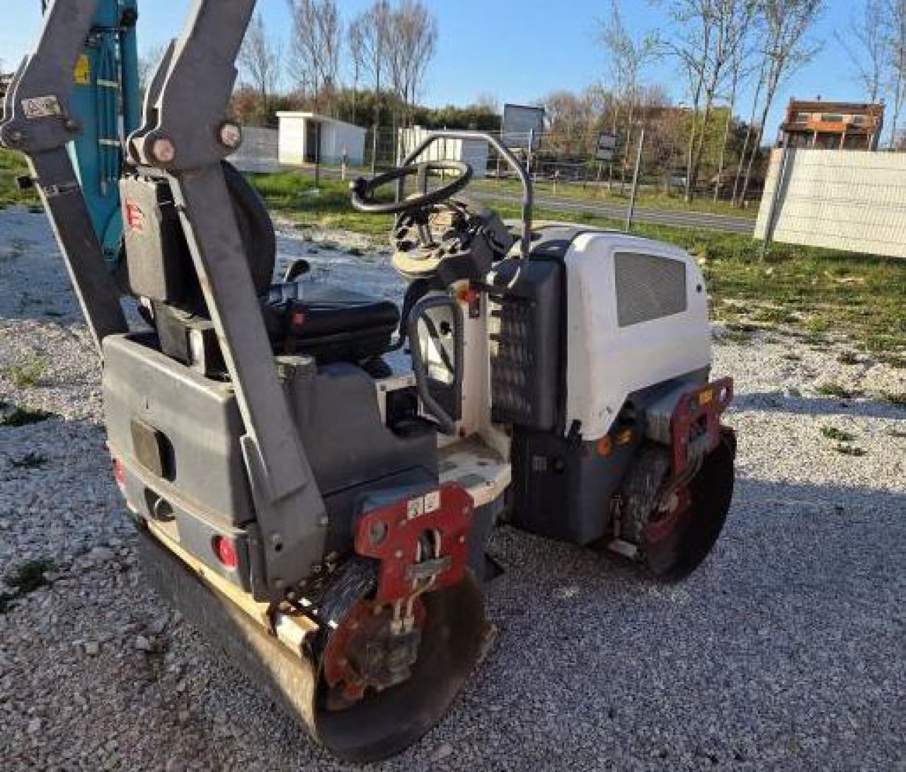 VALJCI, VIBRO PLOČE I VIBRO NABIJAČI ZA GRAĐEVINSKE RADOVE