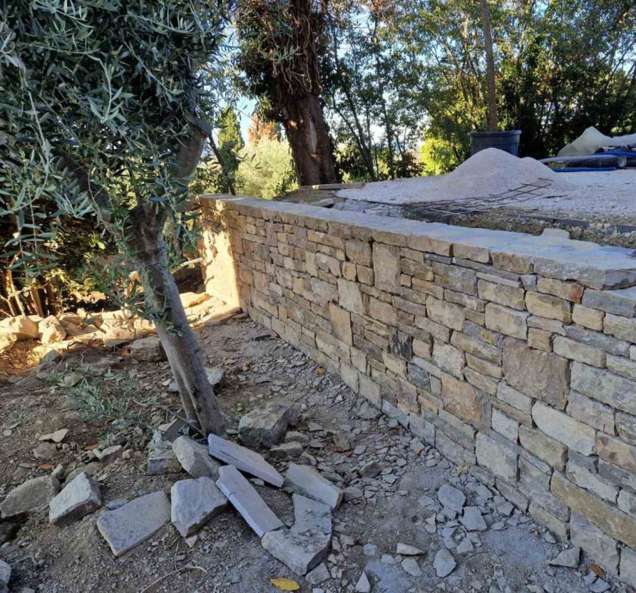 Postavljanje kamenog zida 
