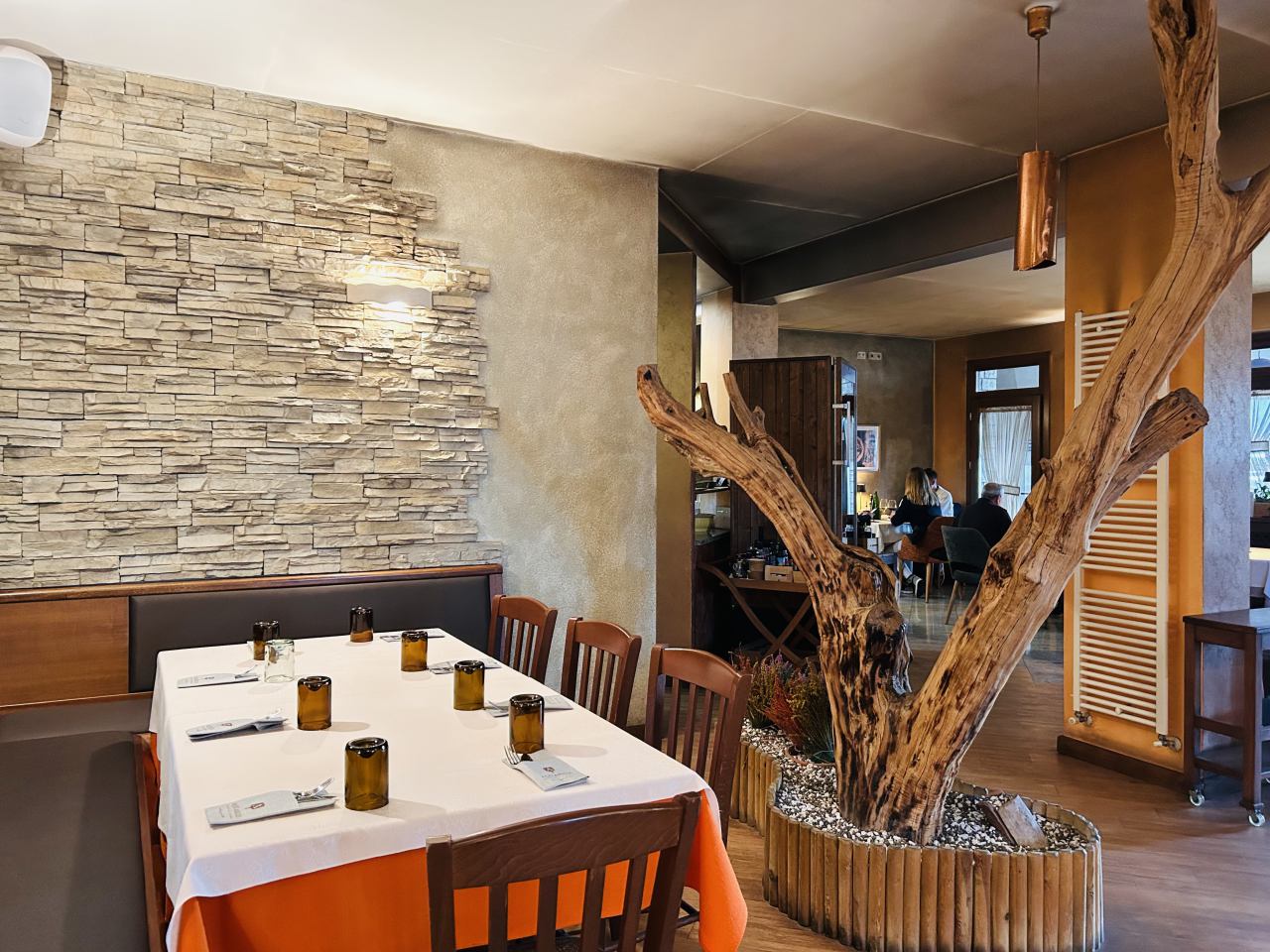 KONOBA I PIZZERIA AQUARIUS, BUJE