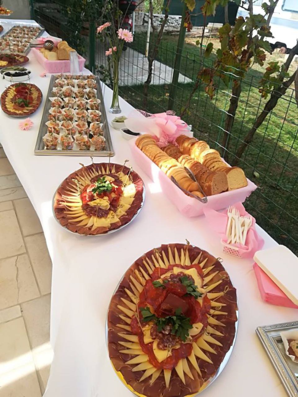 Dekoracija hrane i stola za proslave