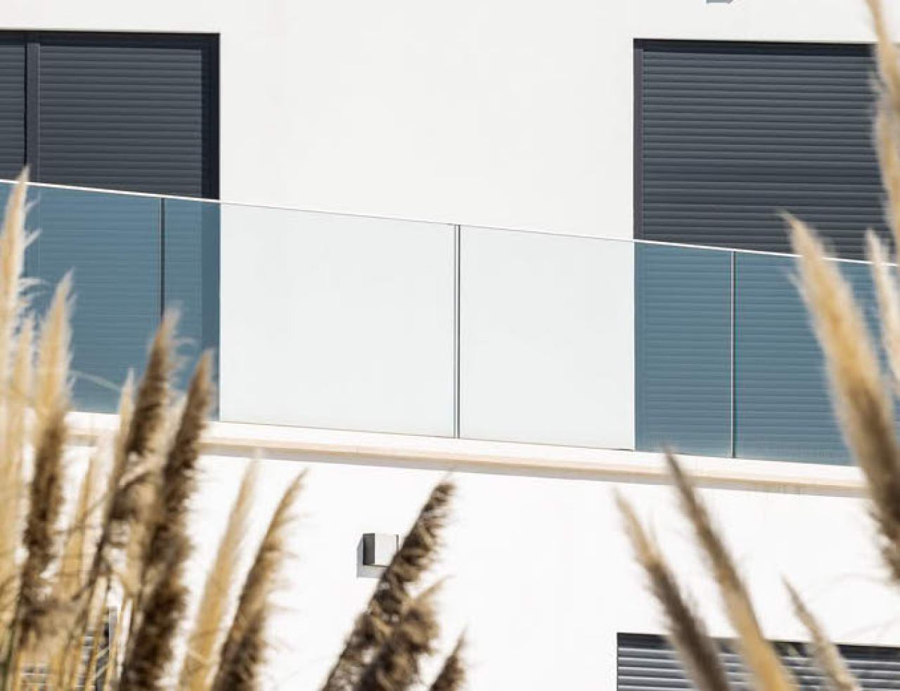 PROIZVODI OD STAKLA ZA INTERIJERE I EKSTERIJERE