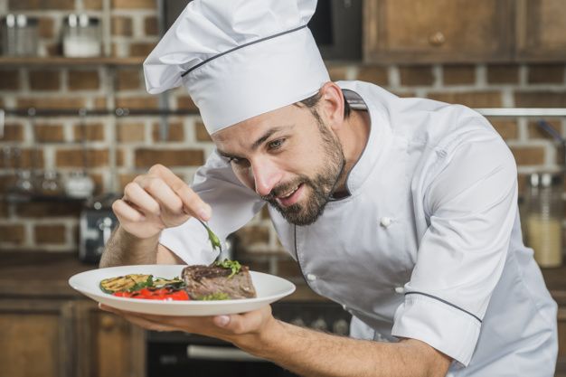 TRAŽIMO KUHARA/KUHARICU